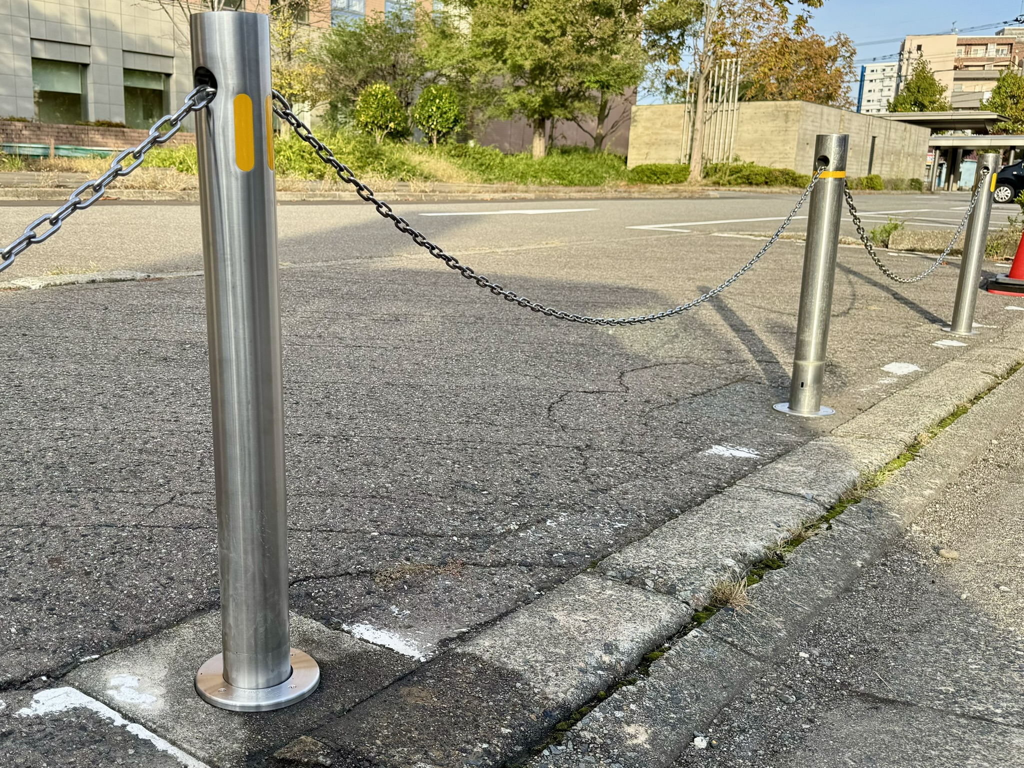 車止めポール（チェーン付き）